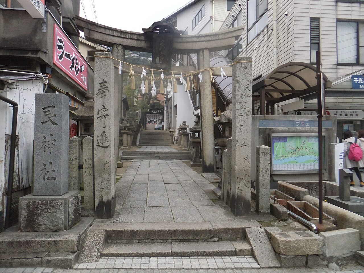 艮神社の写真
