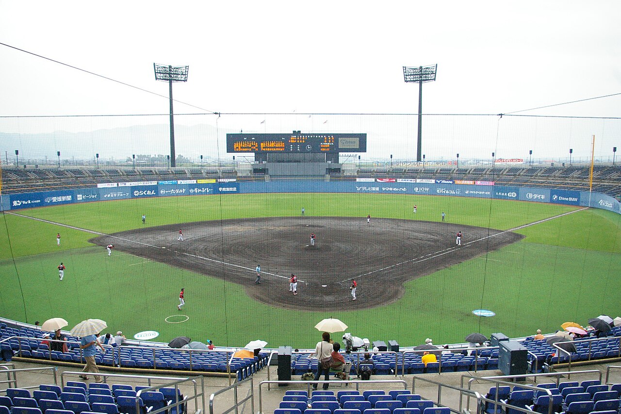 松山中央公園野球場の写真